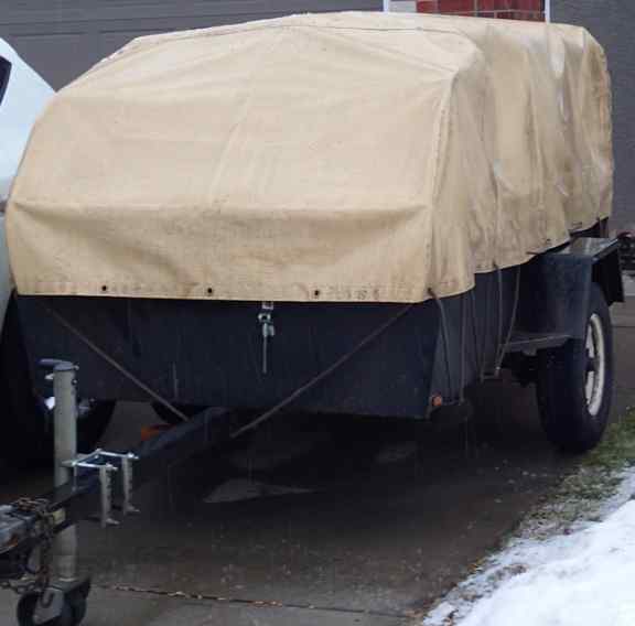 Fitted tarp for a utility trailer